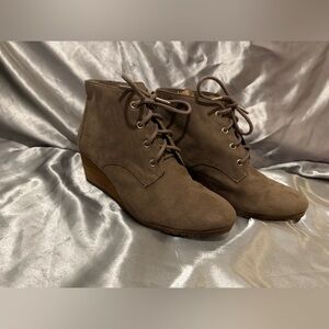 NWOB Dr. Scholls Close Call Wedge Booties Size 7.5